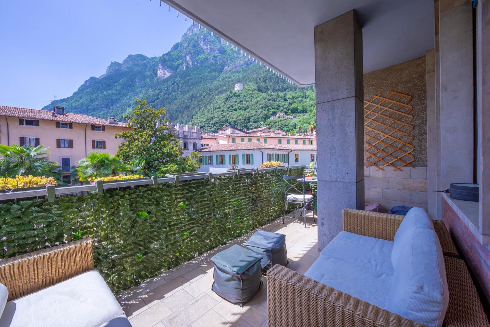Riva Dante Apartment - Happy Rentals Exterior photo